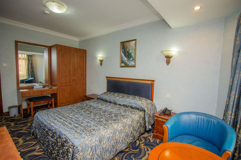 City Royal Resort Hotel Kyambogo  Exterior foto