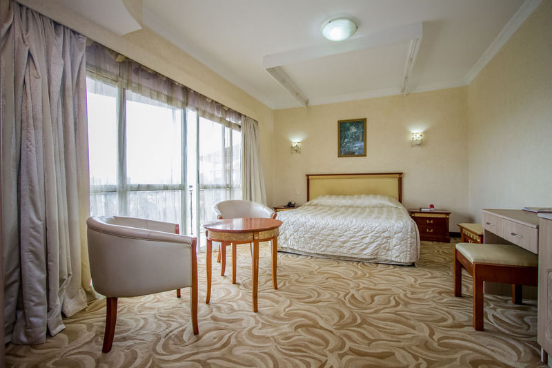 City Royal Resort Hotel Kyambogo  Exterior foto