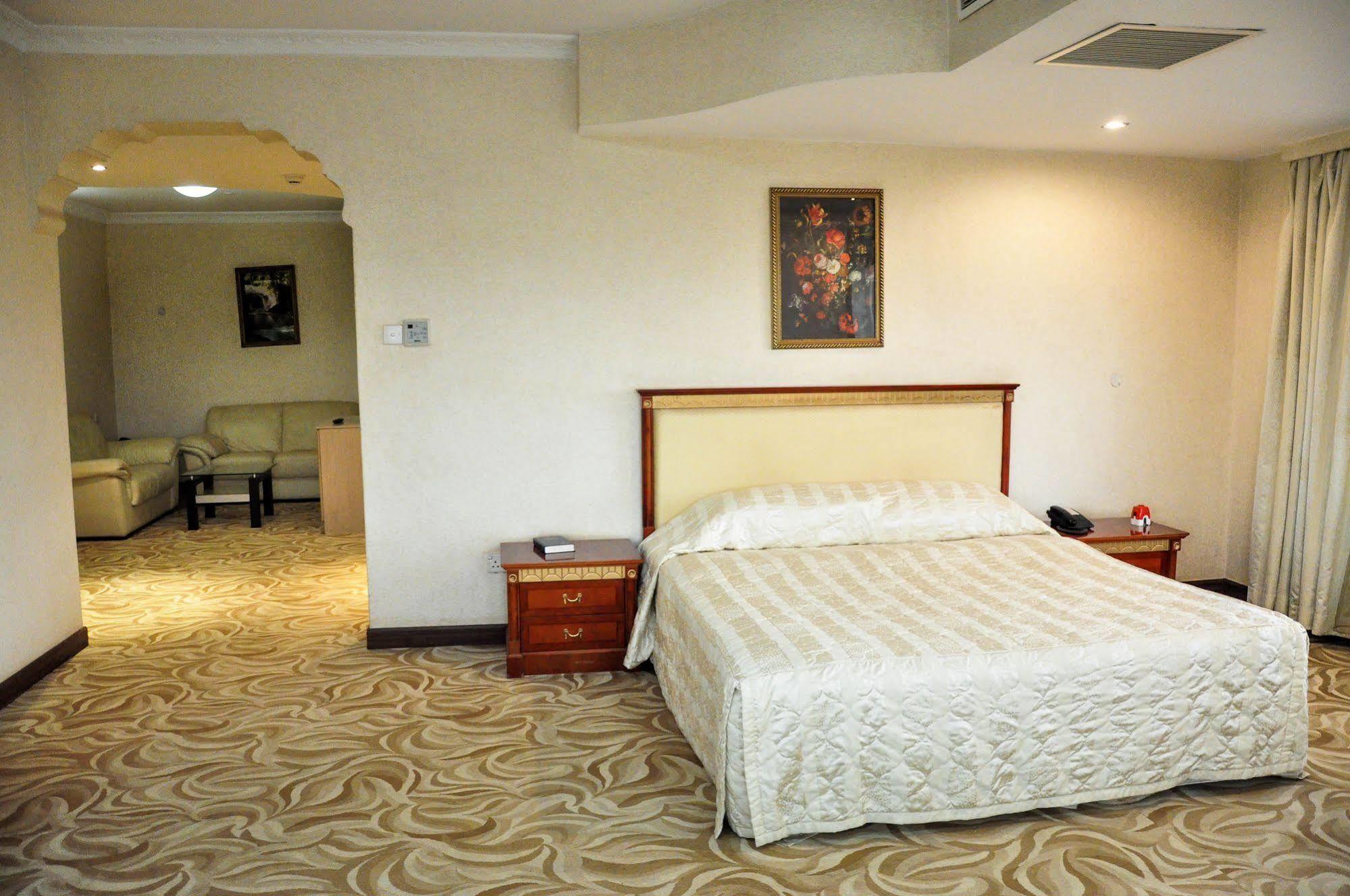 City Royal Resort Hotel Kyambogo  Exterior foto