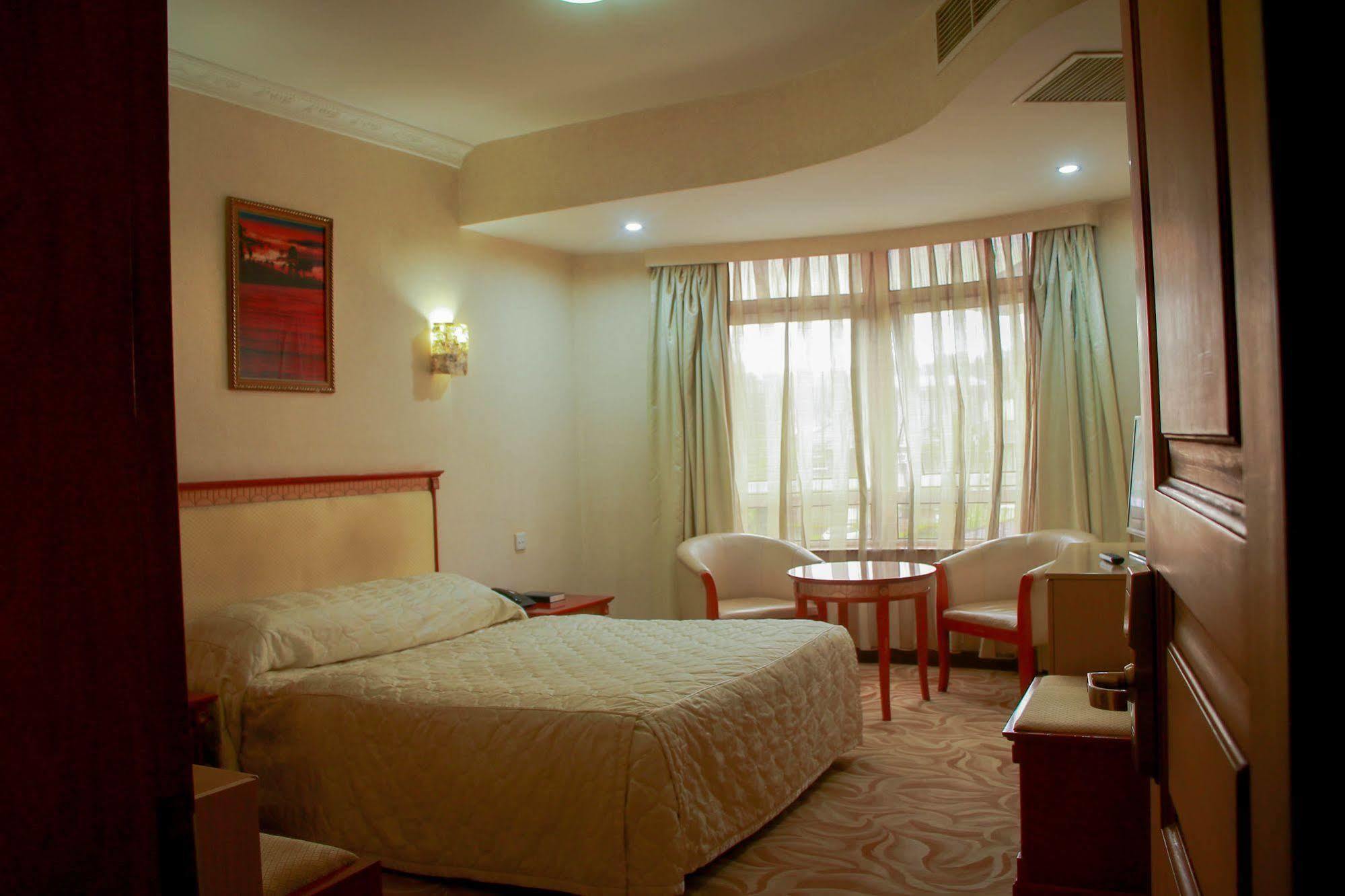 City Royal Resort Hotel Kyambogo  Exterior foto