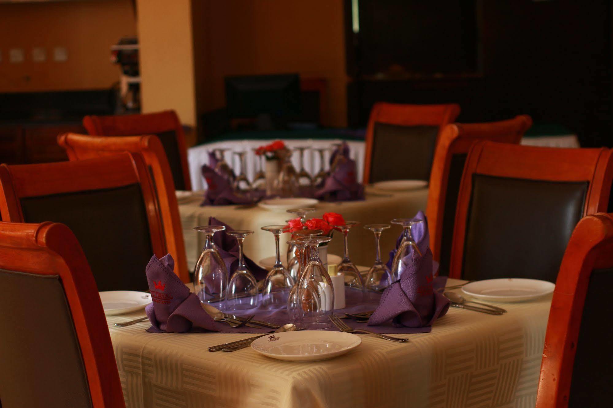 City Royal Resort Hotel Kyambogo  Exterior foto