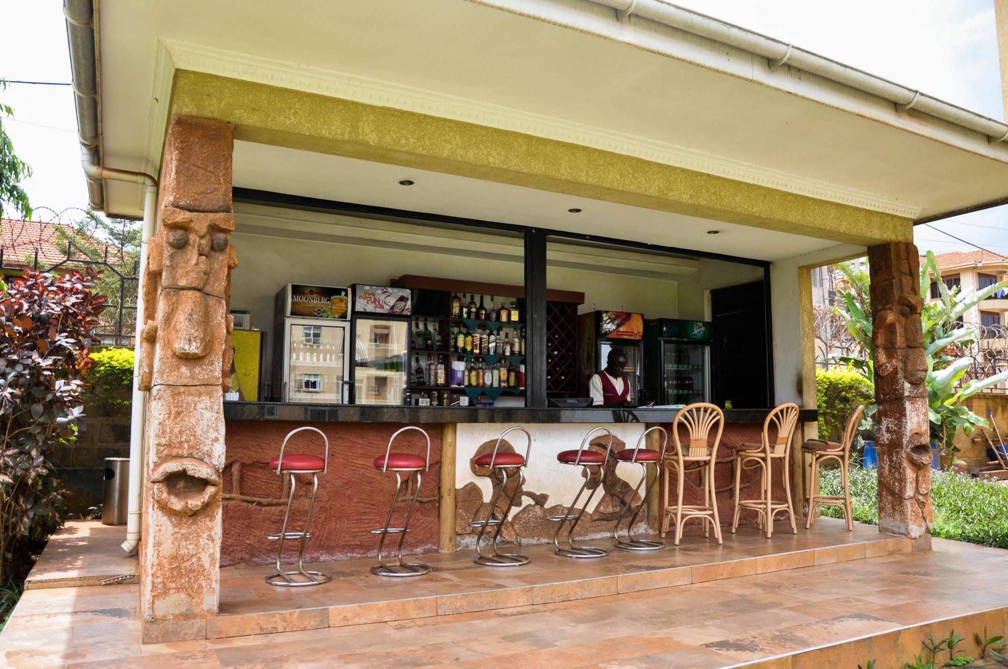 City Royal Resort Hotel Kyambogo  Exterior foto